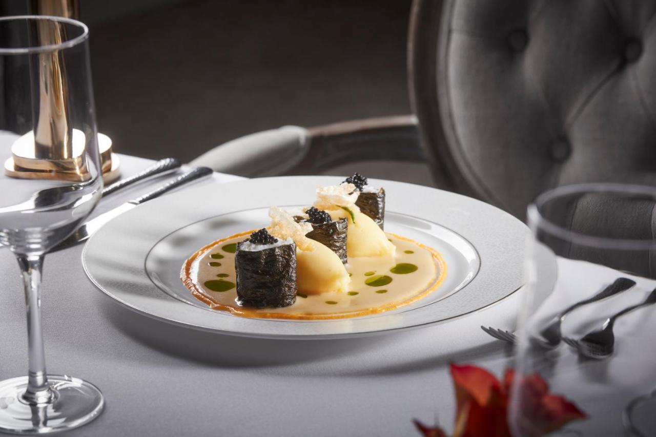 ホテル バーセン ハウス バース エクステリア 写真 A plate of caviar