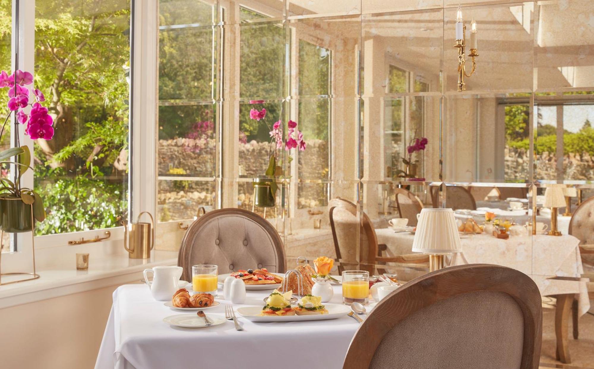ホテル バーセン ハウス バース エクステリア 写真 Breakfast at the Hotel